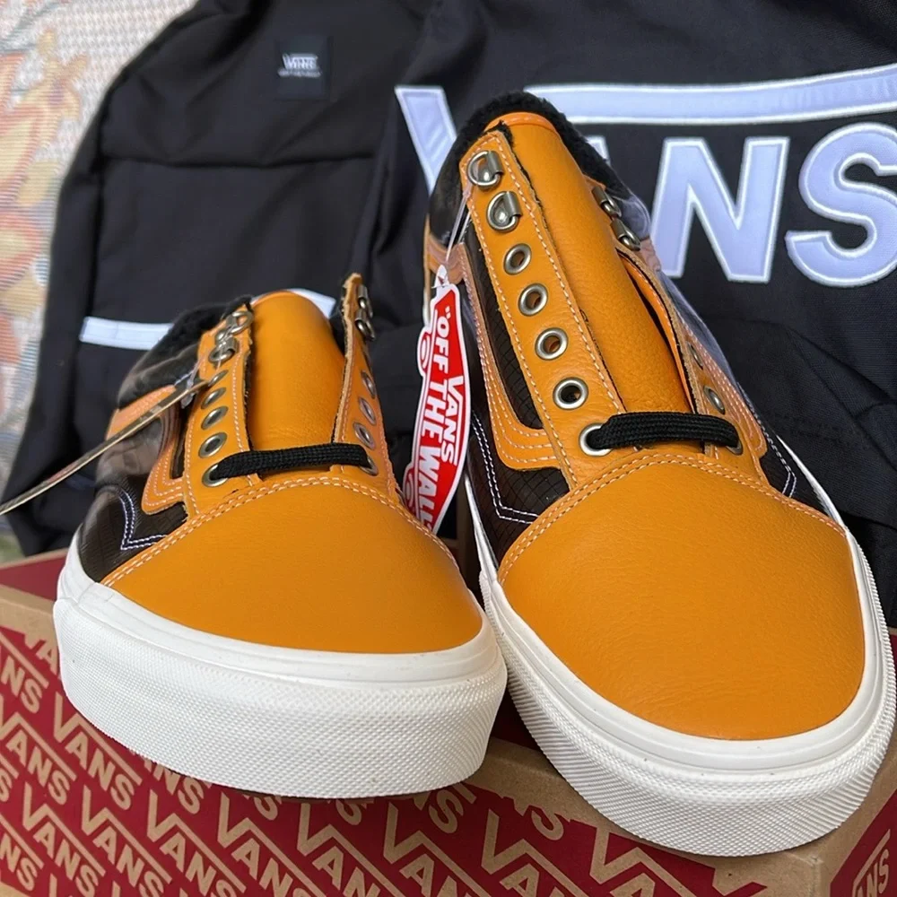 Vans Men’s Old Skool Mte (Mte) Apricot/Black
VN0A348F2NF
Sneakers - Picture 5 of 16